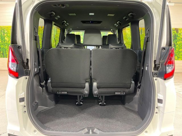 普段のお買い物や通勤、送迎等に十分な荷室スペースを確保しております。セカンドシートを倒すと、大きな荷物の積載も可能です♪