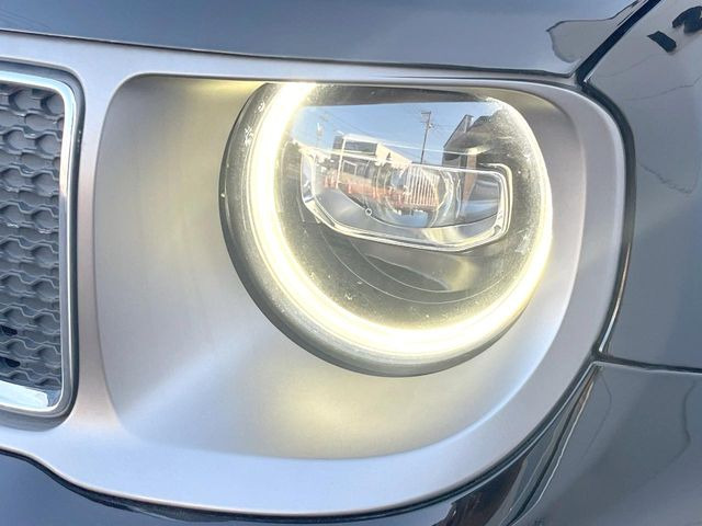 ●LEDヘッドライト:夜間走行時も良好な視界を確保し安心して運転できる高輝度LEDヘッドライトを装備!点灯速度が早く、消費電力も抑えられています。