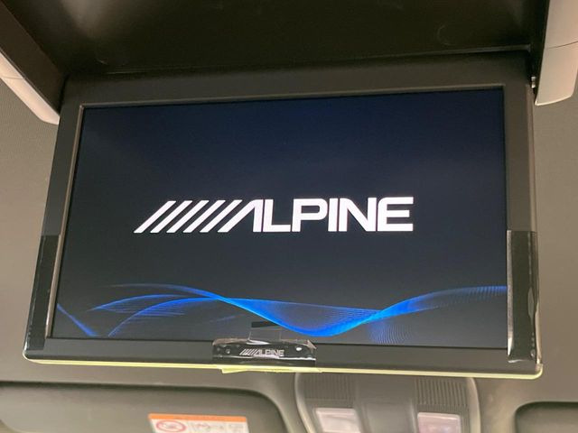 【フリップダウンモニター】大画面モニターで後席でもエンタメをお楽しみいただけます。小さなお子様にも大人気の装備です♪