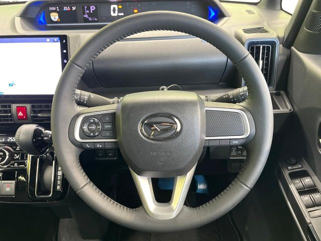 【純正革巻きステアリング】上質な革を使用することで、手にしっかり馴染みとても運転しやすいハンドルです♪
