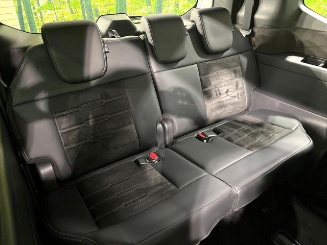 3列目シートはもちろん状態良好☆大人でもゆったりと座って頂けますので、大人数でのお出かけもラクラクです♪ご家族で、気の知れた仲間で、ドライブに行くのが楽しみですね♪