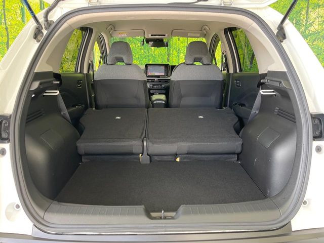 普段のお買い物や通勤、送迎等に十分な荷室スペースを確保しております。セカンドシートを倒すと、大きな荷物の積載も可能です♪