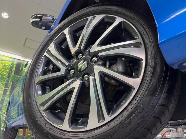�y����16�C���`�A���~�z�C�[���z�O�ςɃ}�b�`���������A���~�z�C�[���𑕒����Ă���܂��B�e��ЊO�A���~�z�C�[����A�X�^�b�h���X�^�C�����戵�����Ă���܂��B���񂲑��k������