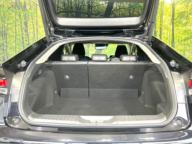 【パワーバックドア】スマートキーや運転席のボタンを押すだけでリアゲートが自動で開閉します!荷物を持っている時や、高い位置にあるバックドアを閉める際に便利な機能です♪