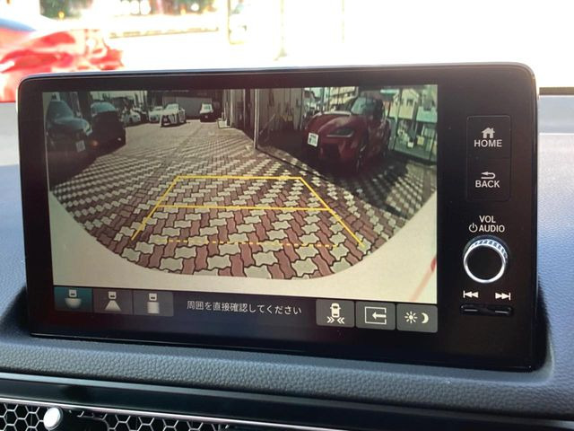 【バックカメラ】駐車時に後方がリアルタイム映像で確認できます。大型商業施設や立体駐車場での駐車時や、夜間のバック時に大活躍!運転スキルに関わらず、今や必須となった装備のひとつです!