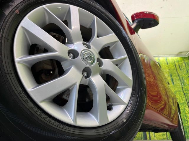 【純正15インチアルミホイール】外観にマッチした純正アルミホイールを装着しております。各種社外アルミホイールや、スタッドレスタイヤも取扱いしております。是非ご相談ください♪