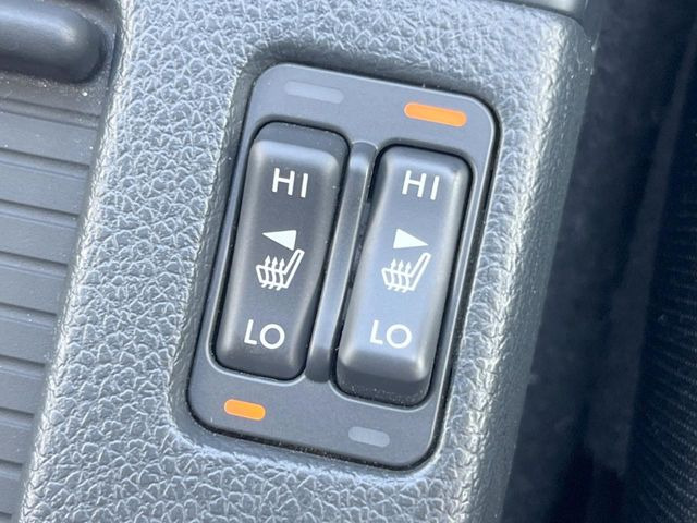 【シートヒーター】寒い日に重宝するシートヒーター!エアコンより早く温まってくれるので寒がりの人も安心ですね♪エアコンの温風は乾燥するから苦手、という方にもをおすすめです。
