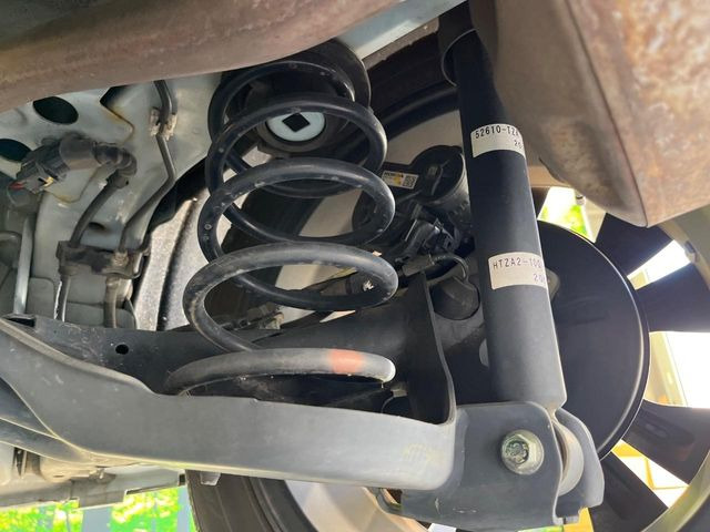 お車を安心してお乗りいただく為には、足回りの定期点検が欠かせません。サービスサポート(有償保証)では無料点検もご提供しており、安心のカーライフをお過ごしいただけるサポート体制が整っています。
