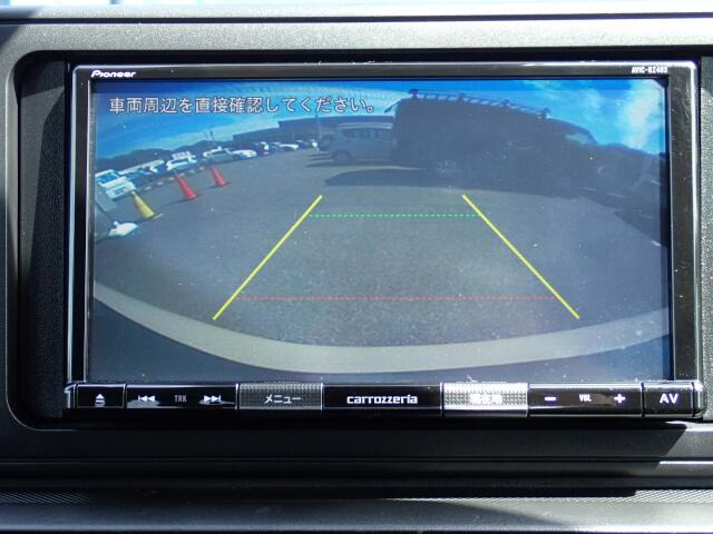 バックカメラ装備しております。駐車時に大変役に立ちますよ。駐車が苦手な方にも便利機能です。