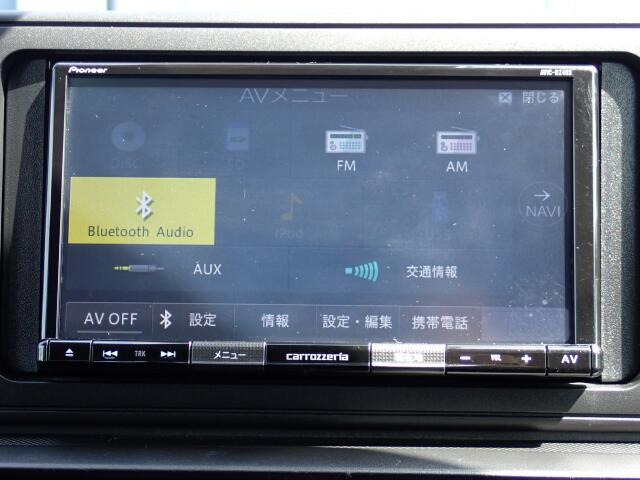 オーディオソースはご覧の通りです。Bluetoothを搭載しています。スマホと連動させると音楽等楽しむことが出来ます。