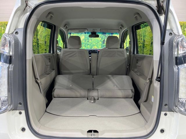 普段のお買い物や通勤、送迎等に十分な荷室スペースを確保しております。セカンドシートを倒すと、大きな荷物の積載も可能です♪