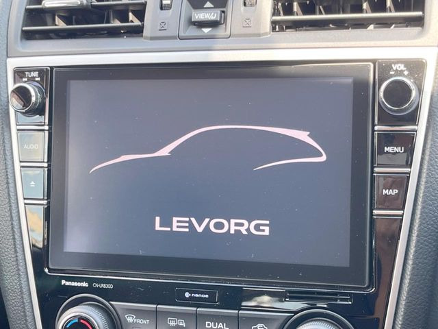 【メーカー純正ナビ】インテリアに溶け込むスタイリッシュな「専用設計」メーカーナビを装備♪視認性や操作性など基本性能にも優れ、より上質なカーライフをお楽しみいただけます。