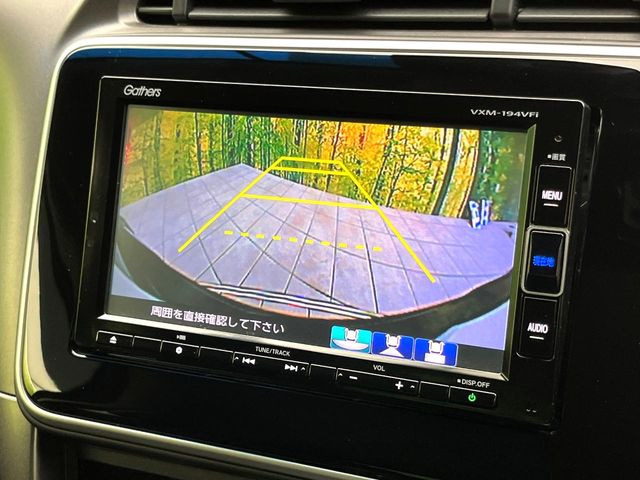 【バックカメラ】駐車時に後方がリアルタイム映像で確認できます。大型商業施設や立体駐車場での駐車時や、夜間のバック時に大活躍!運転スキルに関わらず、今や必須となった装備のひとつです!