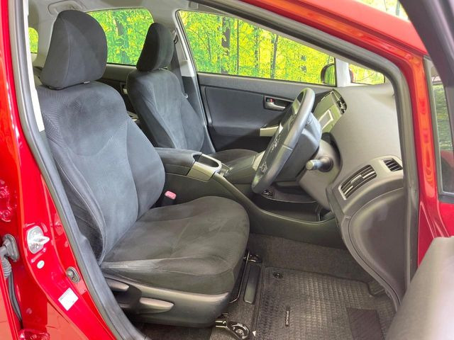 運転席シート廻りは使用感も少なく、良好な状態となっています。丁寧に使われていたことがよくわかりますね。