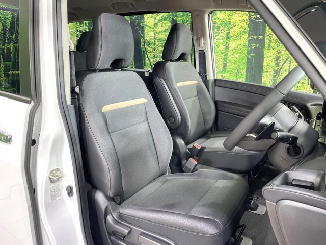 運転席シート廻りは使用感も少なく、良好な状態となっています。丁寧に使われていたことがよくわかりますね。