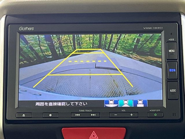 【バックカメラ】駐車時に後方がリアルタイム映像で確認できます。大型商業施設や立体駐車場での駐車時や、夜間のバック時に大活躍!運転スキルに関わらず、今や必須となった装備のひとつです!