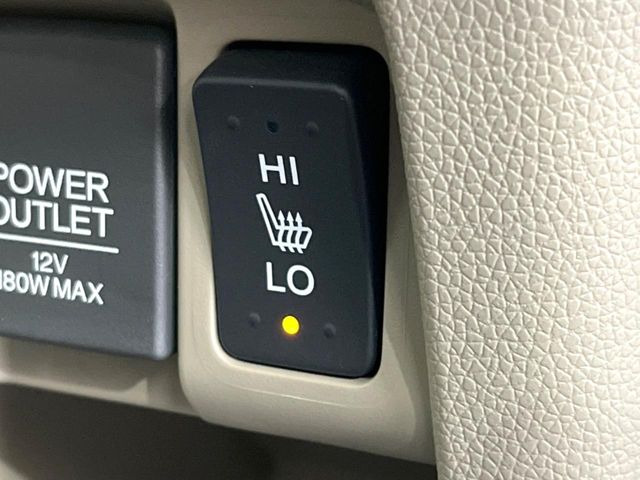 【シートヒーター】寒い日に重宝するシートヒーター!エアコンより早く温まってくれるので寒がりの人も安心ですね♪エアコンの温風は乾燥するから苦手、という方にもをおすすめです。