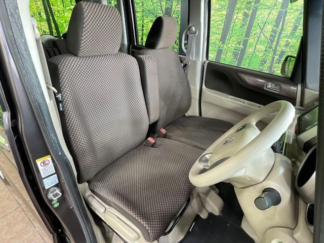 運転席シート廻りは使用感も少なく、良好な状態となっています。丁寧に使われていたことがよくわかりますね。