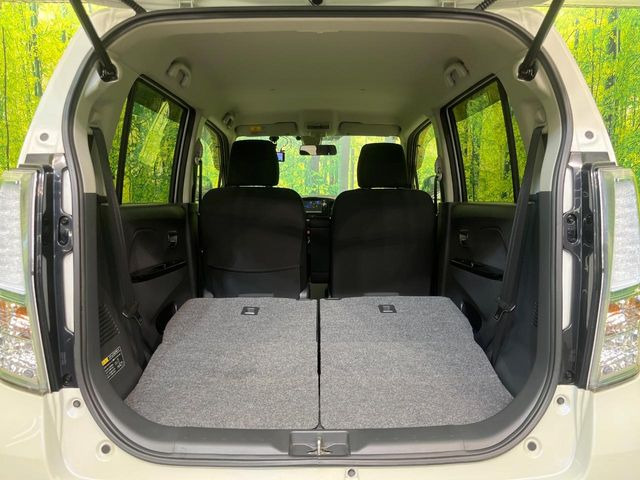 普段のお買い物や通勤、送迎等に十分な荷室スペースを確保しております。セカンドシートを倒すと、大きな荷物の積載も可能です♪