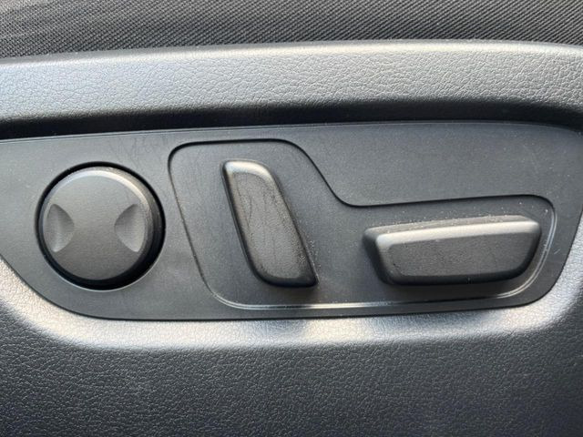 【パワーシート】スイッチ一つで簡単にシートの微調整が可能!電動だから力もいりません!快適なシートポジションにセットして、快適なドライブをお楽しみください。