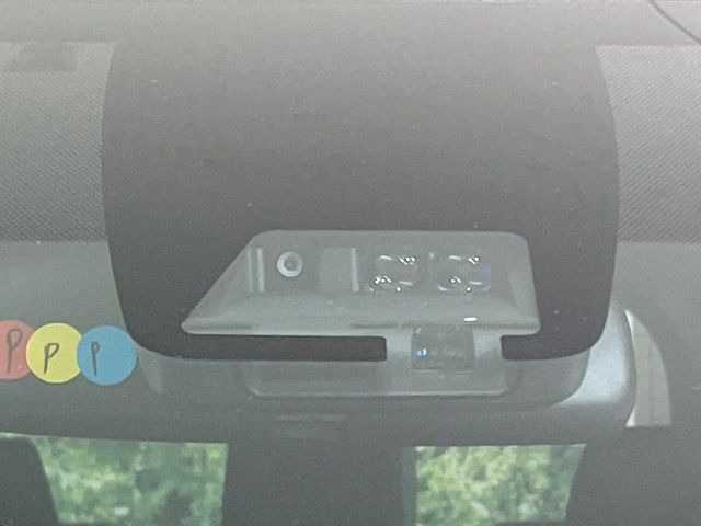 【トヨタセーフティセンス】走行中に前方の車両等を認識し、衝突しそうな時は警報とブレーキで衝突回避と被害軽減をアシスト。より安全にドライブをお楽しみいただけます。