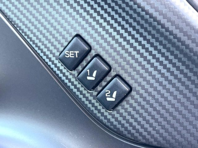 【メモリー機能付きパワーシート】ドライバーごとに設定したシート位置を記憶して、ボタン一つで切り替えできる便利な機能!運転する方が複数名いらっしゃるご家庭におすすめです♪