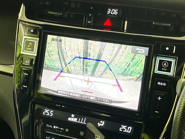 【バックカメラ】駐車時に後方がリアルタイム映像で確認できます。大型商業施設や立体駐車場での駐車時や、夜間のバック時に大活躍!運転スキルに関わらず、今や必須となった装備のひとつです!