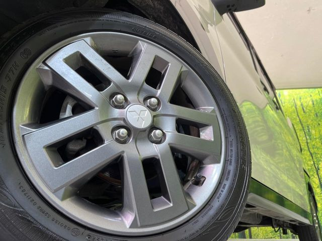 �y����15�C���`�A���~�z�C�[���z�O�ςɃ}�b�`���������A���~�z�C�[���𑕒����Ă���܂��B�e��ЊO�A���~�z�C�[����A�X�^�b�h���X�^�C�����戵�����Ă���܂��B���񂲑��k����������