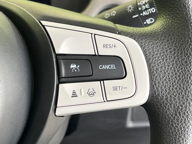 【アダプティブクルーズコントロール】高速道路での長距離走行が楽に!!自動で速度を保つクルーズコントロールが、衝突軽減システムと連携し、前方の車両を感知して車間を保つように速度調節してくれます!!