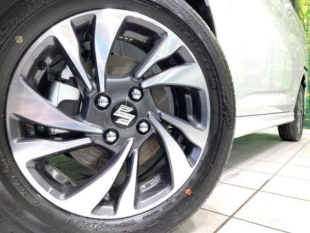 �y����15�C���`�A���~�z�C�[���z�O�ςɃ}�b�`���������A���~�z�C�[���𑕒����Ă���܂��B�e��ЊO�A���~�z�C�[����A�X�^�b�h���X�^�C�����戵�����Ă���܂��B���񂲑��k����������