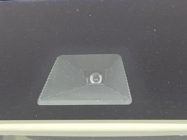 【ホンダセンシング】走行中に前方の車両等を認識し、衝突しそうな時は警報とブレーキで衝突回避と被害軽減をアシスト。より安全にドライブをお楽しみいただけます。