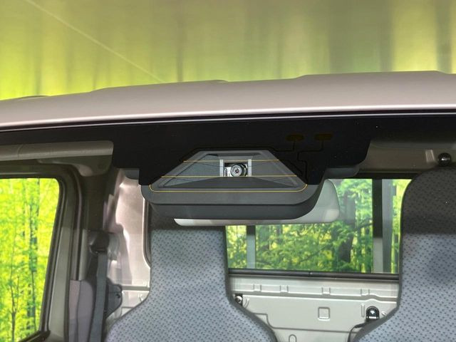 【スマートアシスト】走行中に前方の車両等を認識し、衝突しそうな時は警報とブレーキで衝突回避と被害軽減をアシスト。より安全にドライブをお楽しみいただけます。