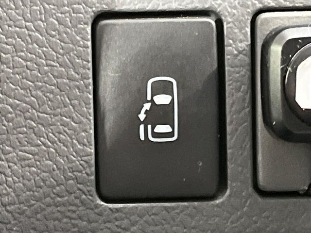 【パワースライドドア】スマートキーや運転席のスイッチでスライドドアの開閉が可能♪電動だから力を入れてドアを開ける必要が無く、小さいお子様でも、重い荷物を持っている時もラクに開け閉めできます♪