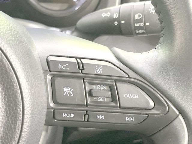 【レーダークルーズコントロール】高速道路での長距離走行が楽に!!自動で速度を保つクルーズコントロールが、衝突軽減システムと連携し、前方の車両を感知して車間を保つように速度調節してくれます!!