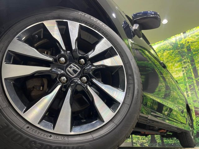 �y����15�C���`�A���~�z�C�[���z�O�ςɃ}�b�`���������A���~�z�C�[���𑕒����Ă���܂��B�e��ЊO�A���~�z�C�[����A�X�^�b�h���X�^�C�����戵�����Ă���܂��B���񂲑��k����������