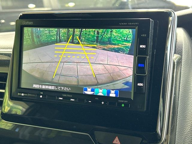 【バックカメラ】駐車時に後方がリアルタイム映像で確認できます。大型商業施設や立体駐車場での駐車時や、夜間のバック時に大活躍!運転スキルに関わらず、今や必須となった装備のひとつです!