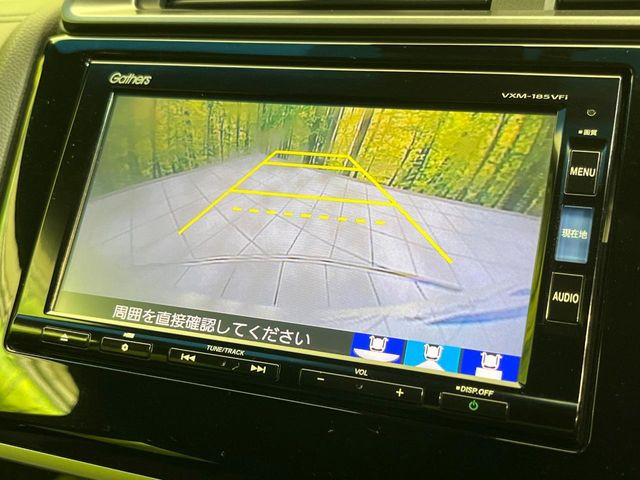 【バックカメラ】駐車時に後方がリアルタイム映像で確認できます。大型商業施設や立体駐車場での駐車時や、夜間のバック時に大活躍!運転スキルに関わらず、今や必須となった装備のひとつです!