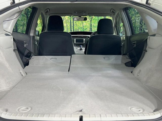 普段のお買い物や通勤、送迎等に十分な荷室スペースを確保しております。セカンドシートを倒すと、大きな荷物の積載も可能です♪