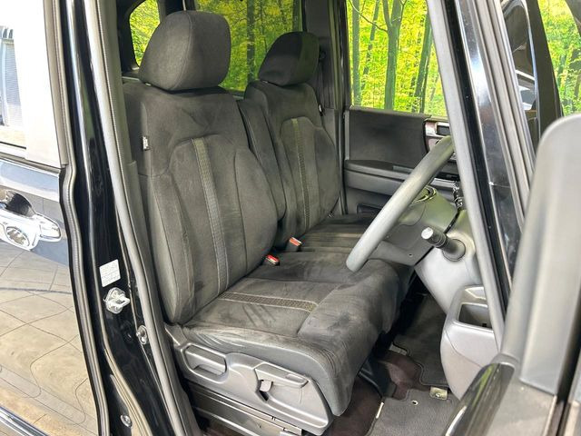 運転席シート廻りは使用感も少なく、良好な状態となっています。丁寧に使われていたことがよくわかりますね。