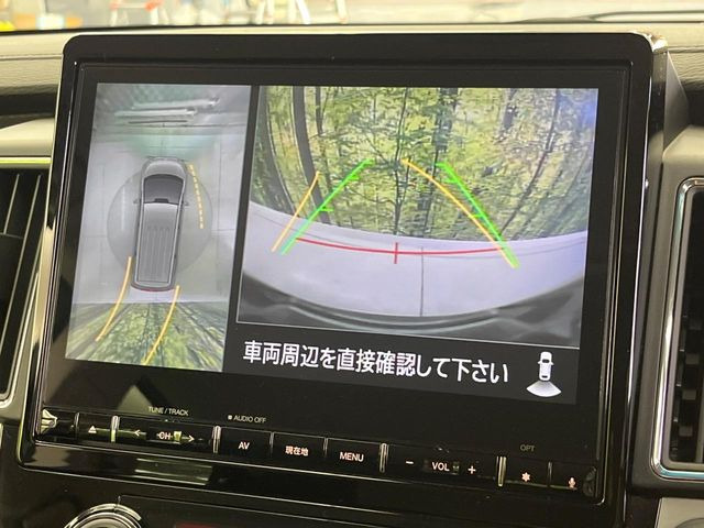 【マルチアラウンドモニター】専用のカメラにより、上から見下ろしたような視点で360度クルマの周囲を確認することができます☆死角部分も確認しやすく、狭い場所での切り返しや駐車もスムーズに行えます。