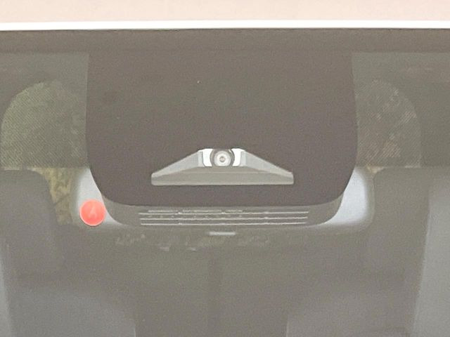 【トヨタセーフティセンス】走行中に前方の車両等を認識し、衝突しそうな時は警報とブレーキで衝突回避と被害軽減をアシスト。より安全にドライブをお楽しみいただけます。
