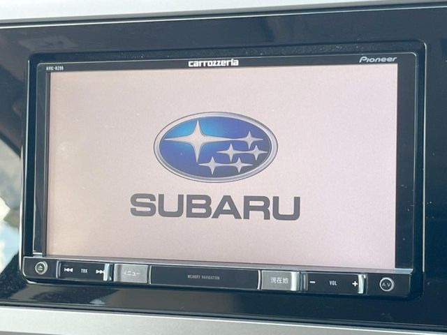 【カロッツェリア製純正ナビ】インテリアに溶け込むスタイリッシュな「専用設計」メーカーナビを装備♪視認性や操作性など基本性能にも優れ、より上質なカーライフをお楽しみいただけます。