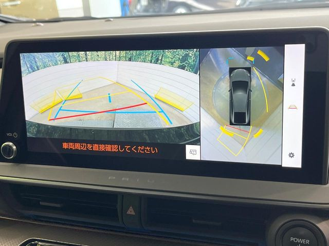 【パノラミックビューモニター】専用のカメラにより、上から見下ろしたような視点で360度クルマの周囲を確認することができます☆死角部分も確認しやすく、狭い場所での切り返しや駐車もスムーズに行えます。