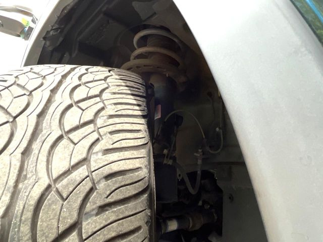 お車を安心してお乗りいただく為には、足回りの定期点検が欠かせません。サービスサポート(有償保証)では無料点検もご提供しており、安心のカーライフをお過ごしいただけるサポート体制が整っています。