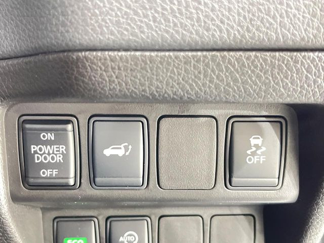 【パワーバックドア】スマートキーや運転席のボタンを押すだけでリアゲートが自動で開閉します!荷物を持っている時や、高い位置にあるバックドアを閉める際に便利な機能です♪