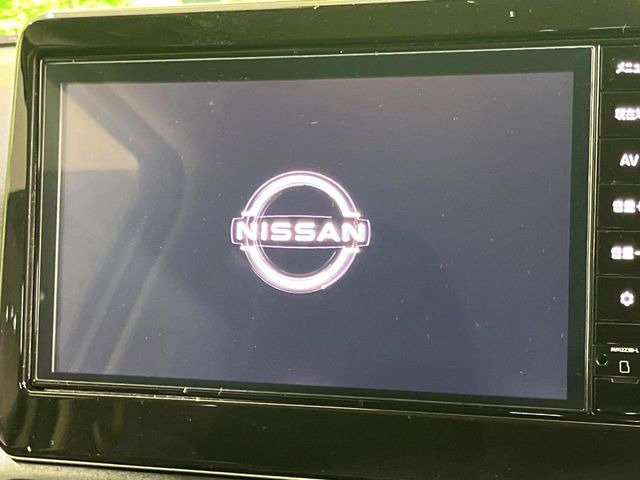 【純正9型ナビ】人気の純正ナビを装備。オーディオ機能も充実しており、Bluetooth接続すればお持ちのスマホやMP3プレイヤーの音楽を再生可能!毎日の運転がさらに楽しくなります!!