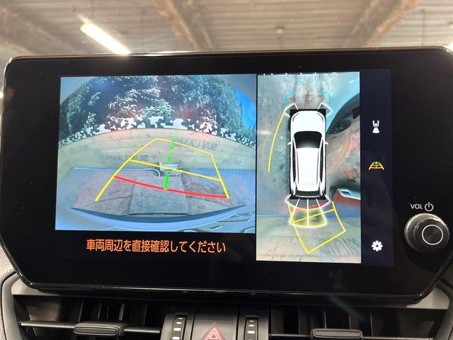 【パノラミックビューモニター】専用のカメラにより、上から見下ろしたような視点で360度クルマの周囲を確認することができます☆死角部分も確認しやすく、狭い場所での切り返しや駐車もスムーズに行えます。