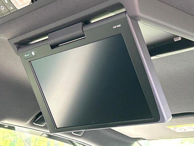 【フリップダウンモニター】大画面モニターで後席でもエンタメをお楽しみいただけます。小さなお子様にも大人気の装備です♪
