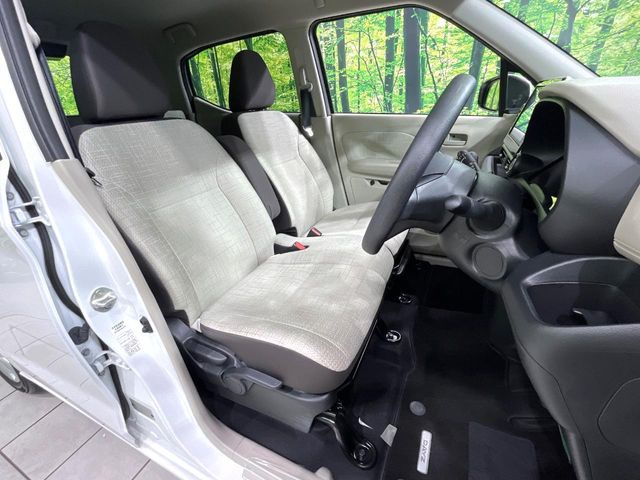 運転席シート廻りは使用感も少なく、良好な状態となっています。丁寧に使われていたことがよくわかりますね。