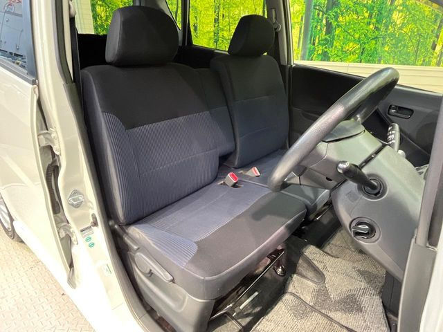 運転席シート廻りは使用感も少なく、良好な状態となっています。丁寧に使われていたことがよくわかりますね。